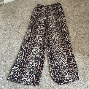Wide Leg Leopard Print Pants. S-M